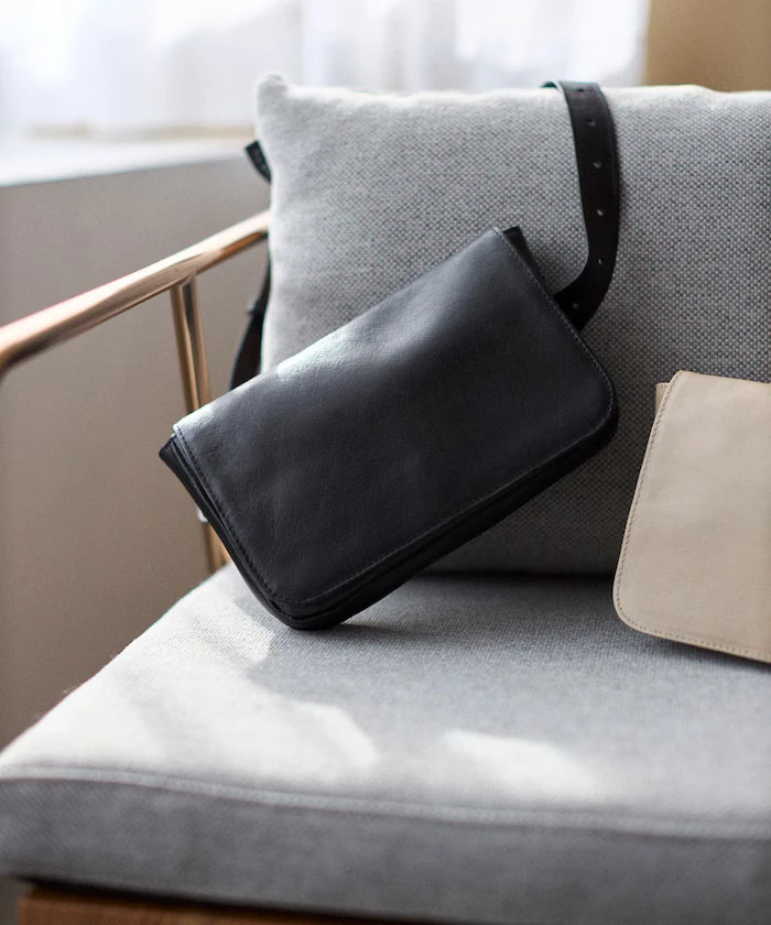 Leather Waist Pouch / Cowhide / Water-Repellent Leather