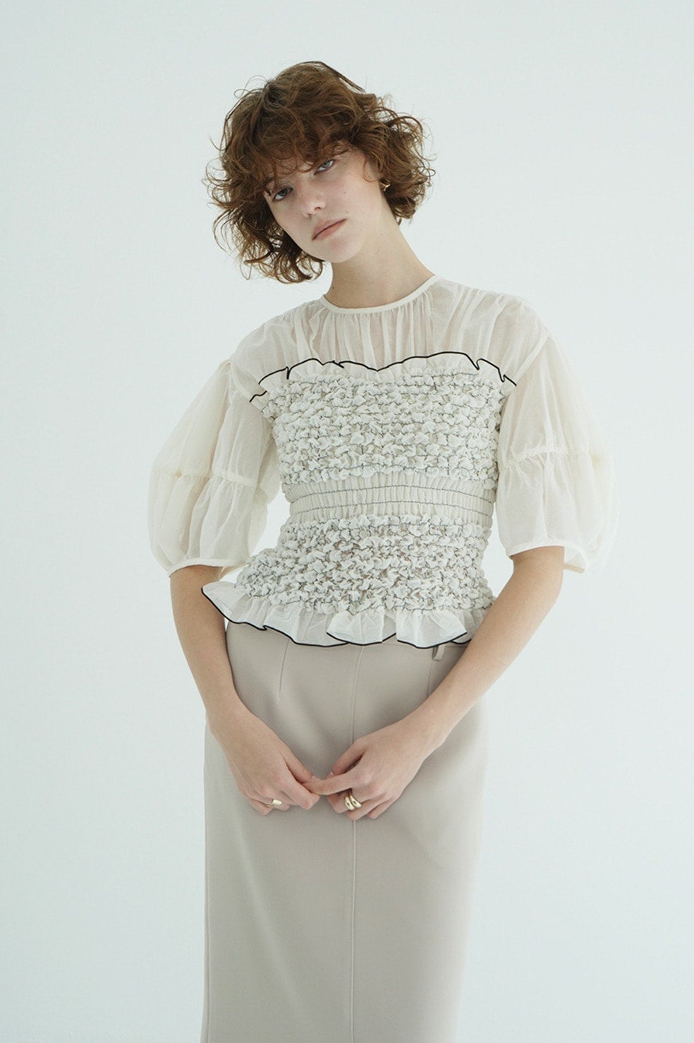 COLOR STITCHED SHIRRING TOPS