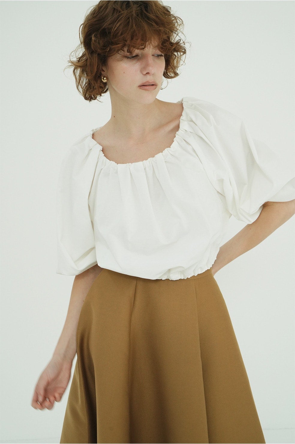 VOLUME SLEEVE CROPPED BLOUSE