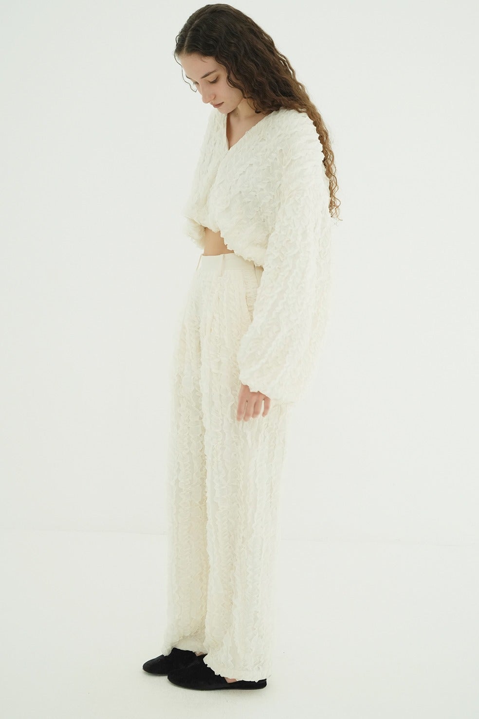TOPSTITCHED FRILL STRAIGHT PANTS