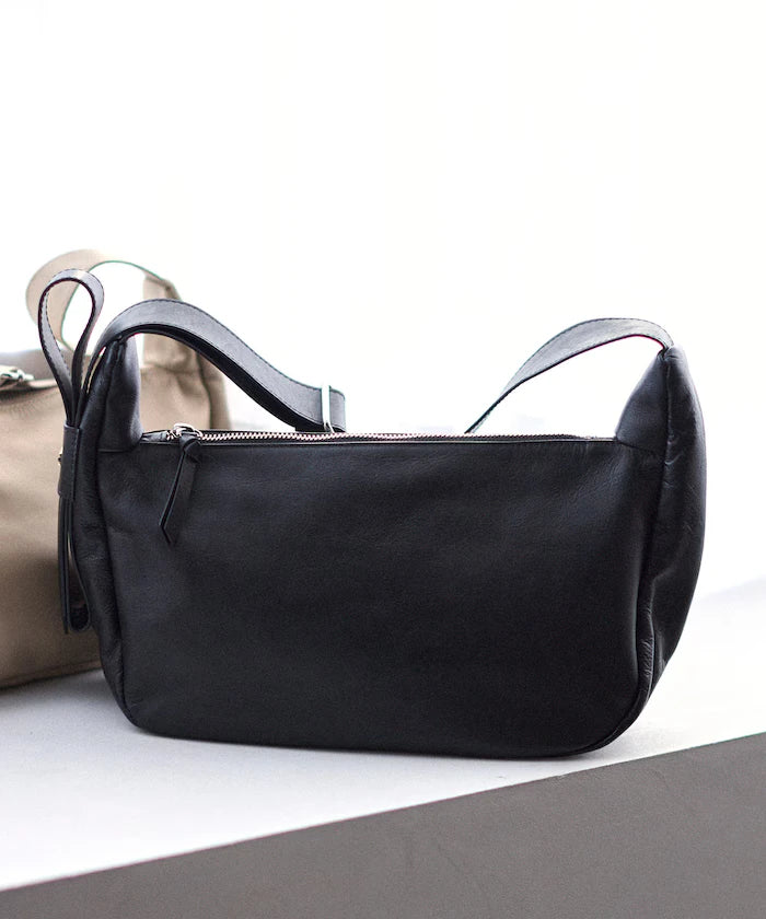 Leather Half Moon Shoulder Bag / Cowhide / Water-Repellent Leather