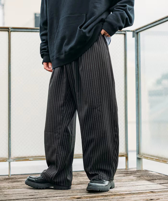 Wide Silhouette Barrel Leg Slacks Pants