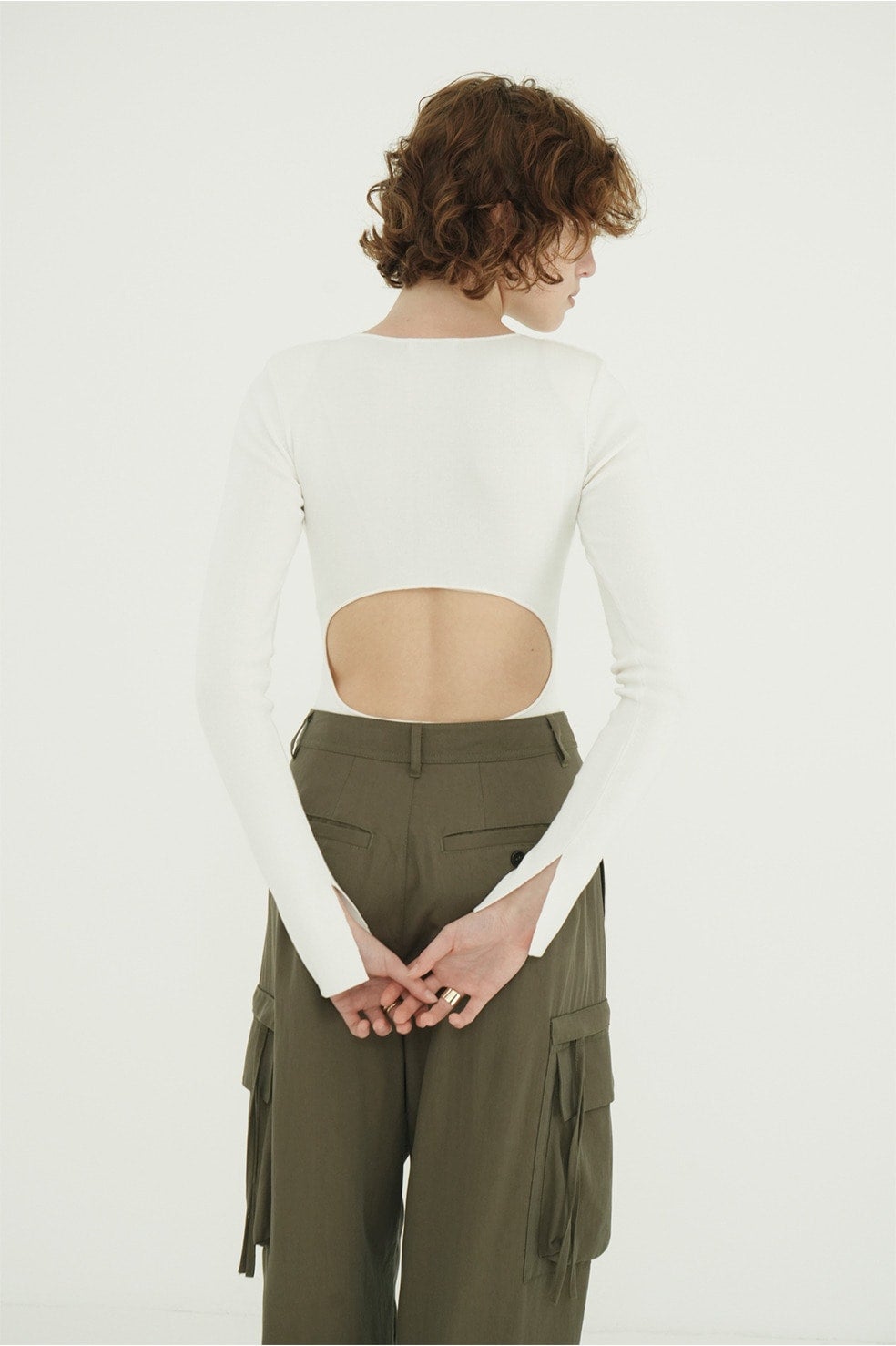 BACK ROUND CUT OUT KNIT BODYSUITS
