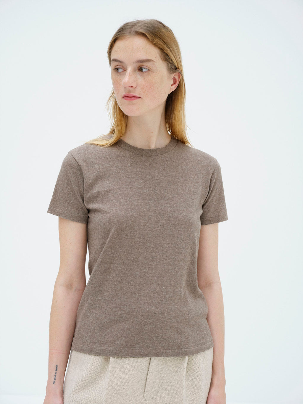SEAMLESS CREW NECK TEE