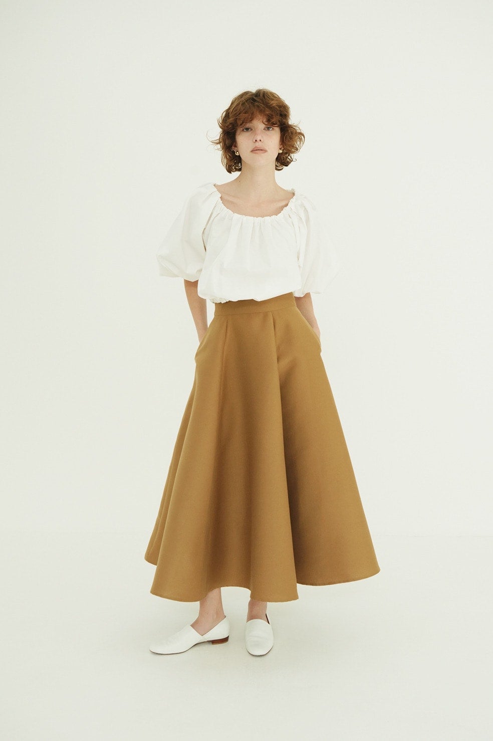 VOLUME SLEEVE CROPPED BLOUSE