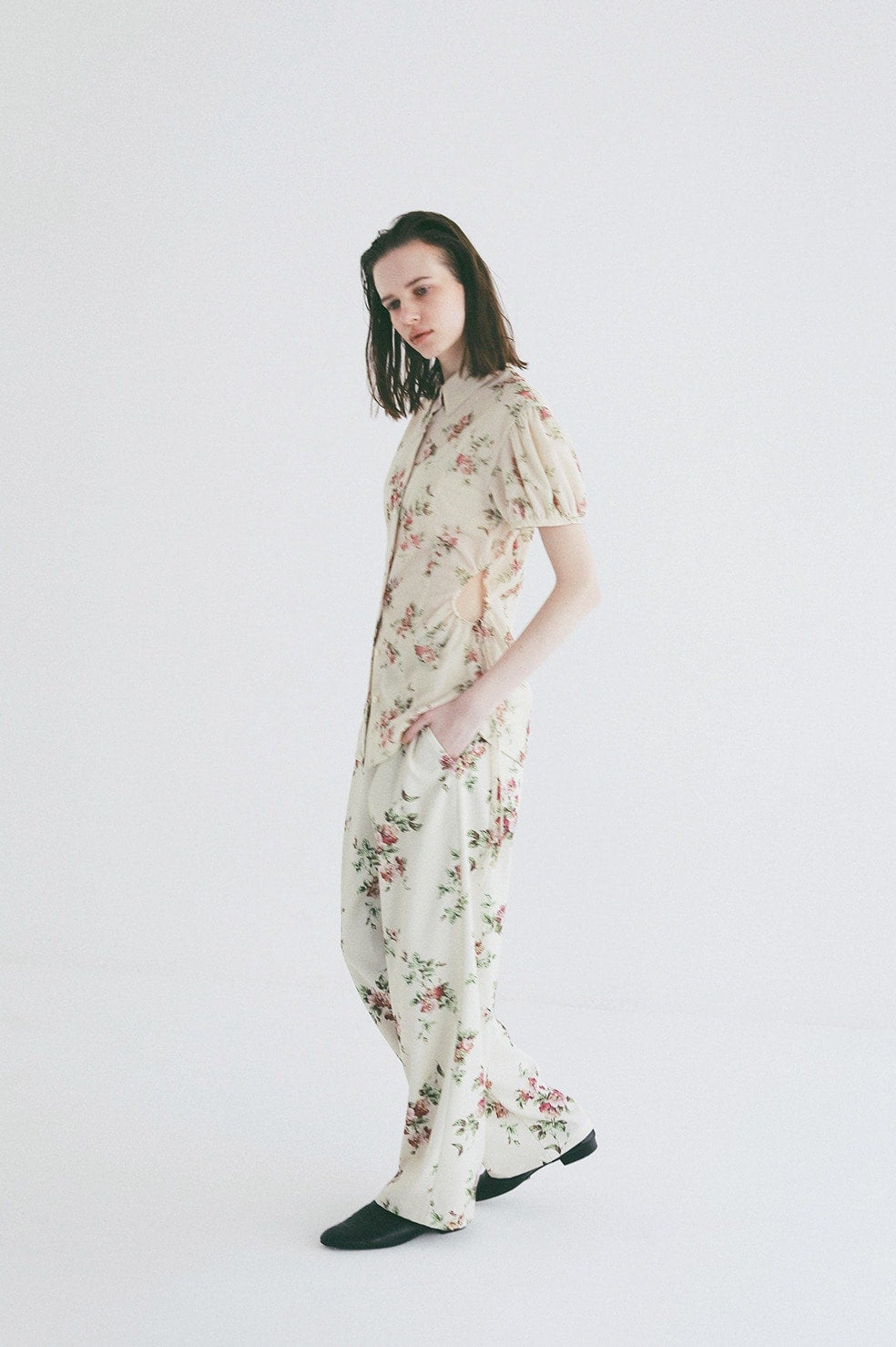 FLOWER TUCK PANTS