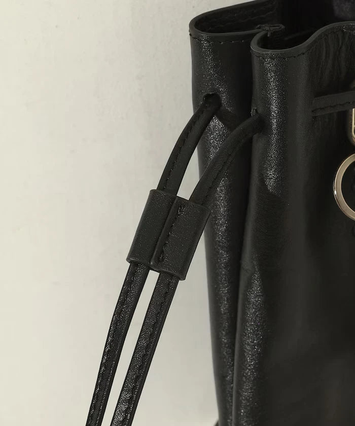 Leather Drawstring Shoulder Bag / Cowhide / Water-Repellent Leather
