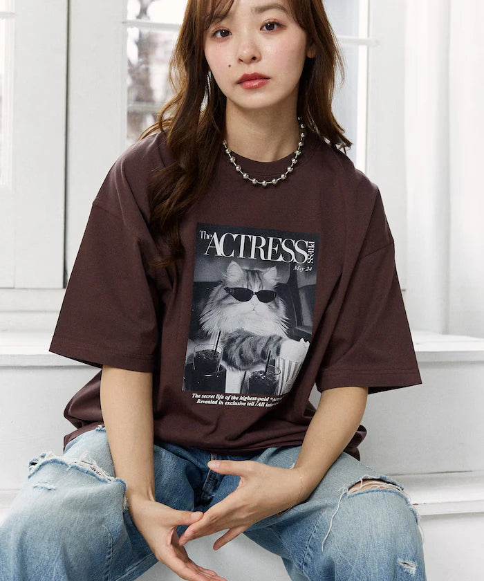 <Functional Material> MAGAZINE Cat Photo T-Shirt Limited Release