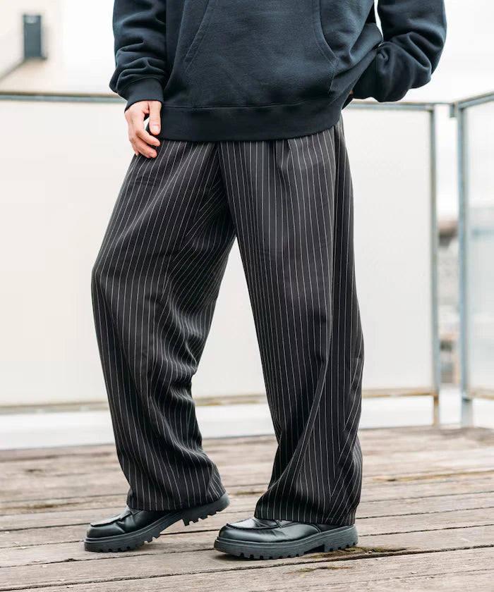 Wide Silhouette Barrel Leg Slacks Pants