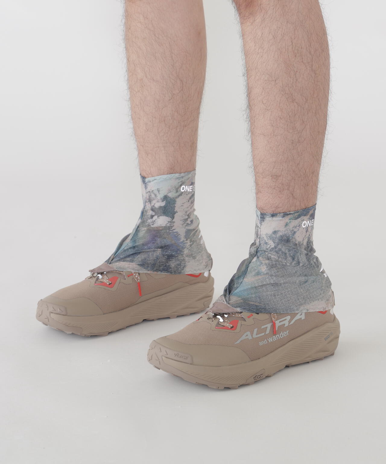 Altra × and wander  graphic trail gaiter