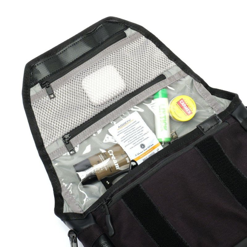 BLEISURE TRAVEL SHOULDER