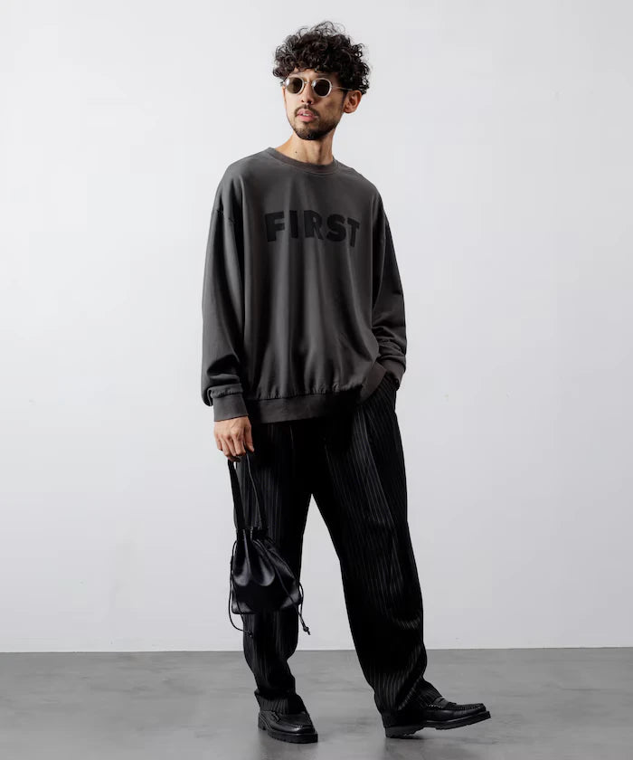 Front Print Crew Neck Sweat FIRST / Relaxed Fit