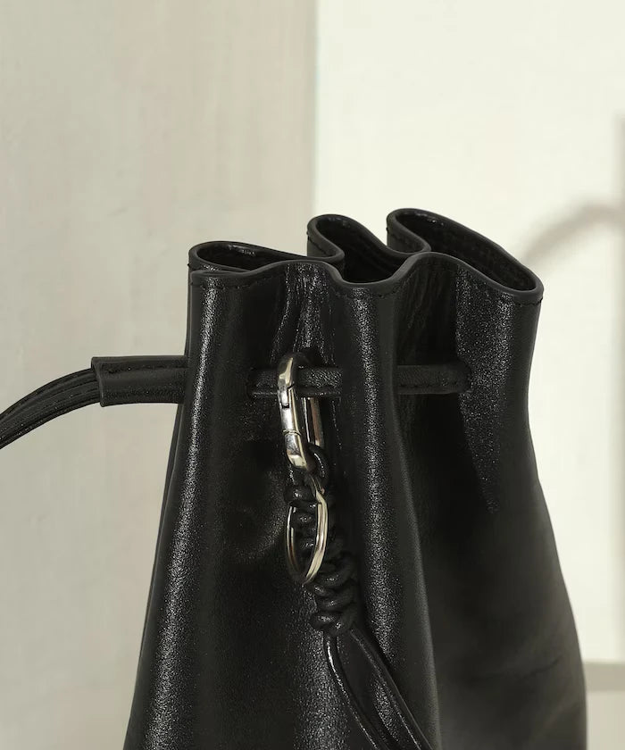 Leather Drawstring Shoulder Bag / Cowhide / Water-Repellent Leather