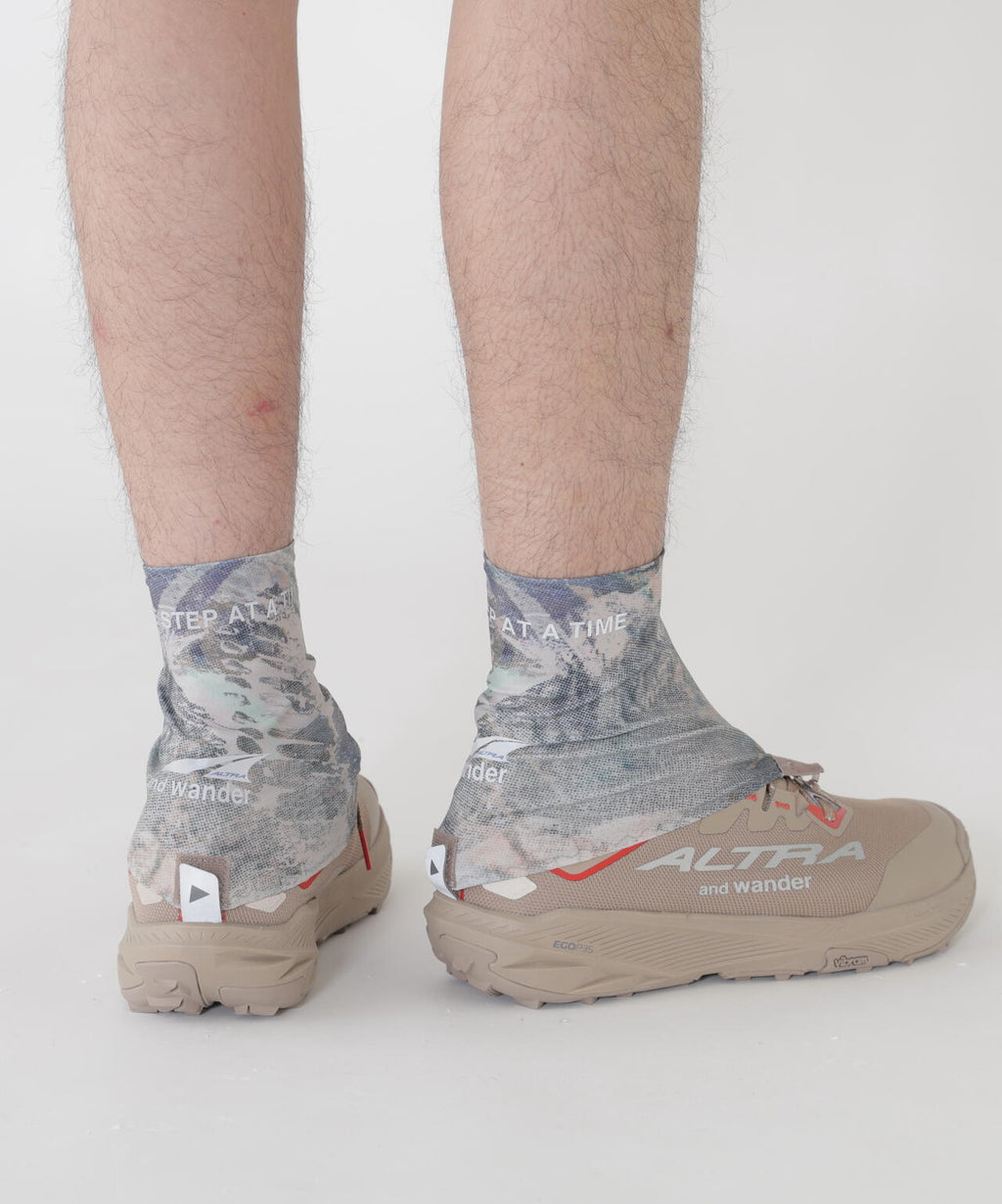 Altra × and wander  graphic trail gaiter