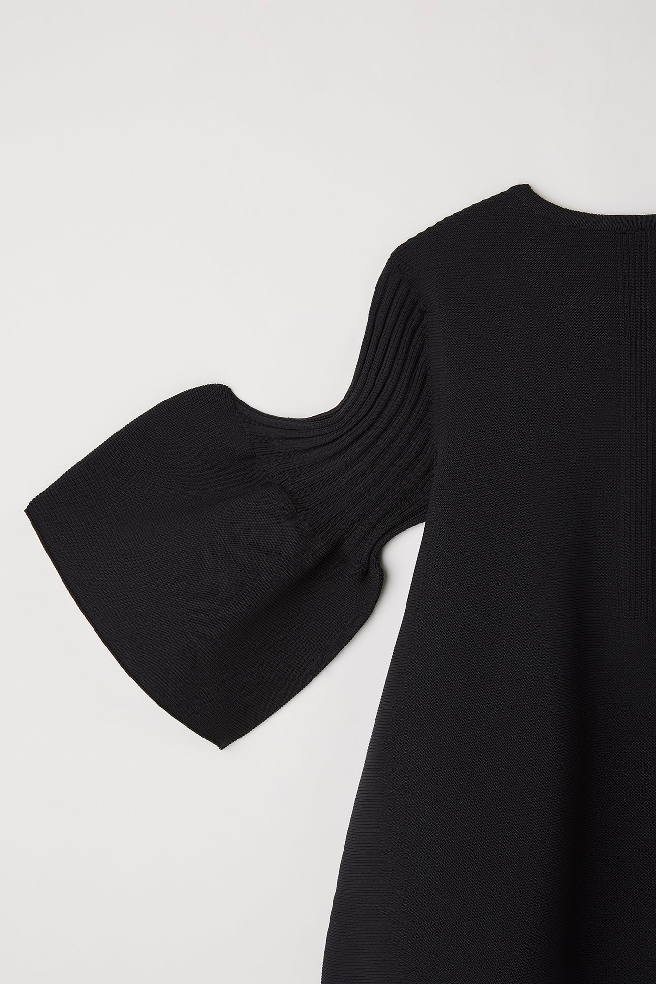 POTTERY SHORT BELL SLEEVE FLARE TOP