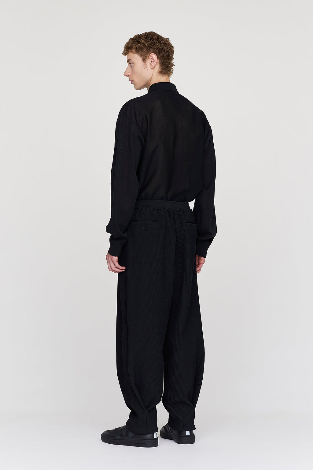 SOFT HYPHA TUCKED PANTS