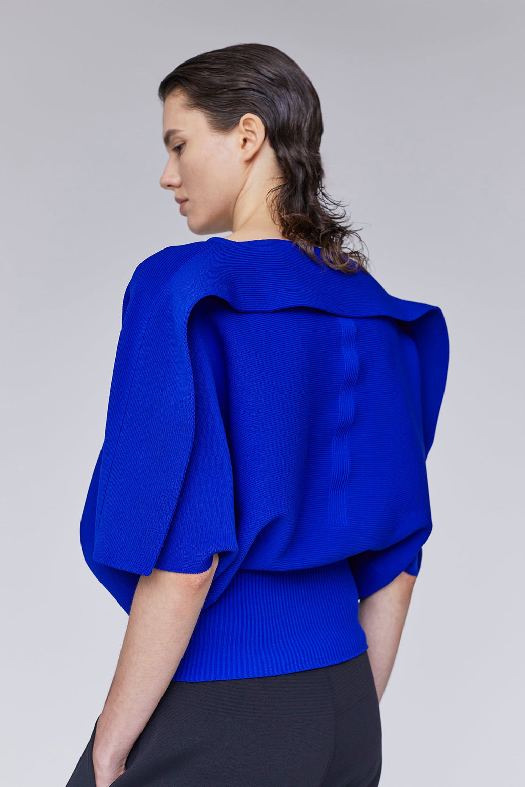 POTTERY CREASE SHORT SLEEVE ROUND TOP