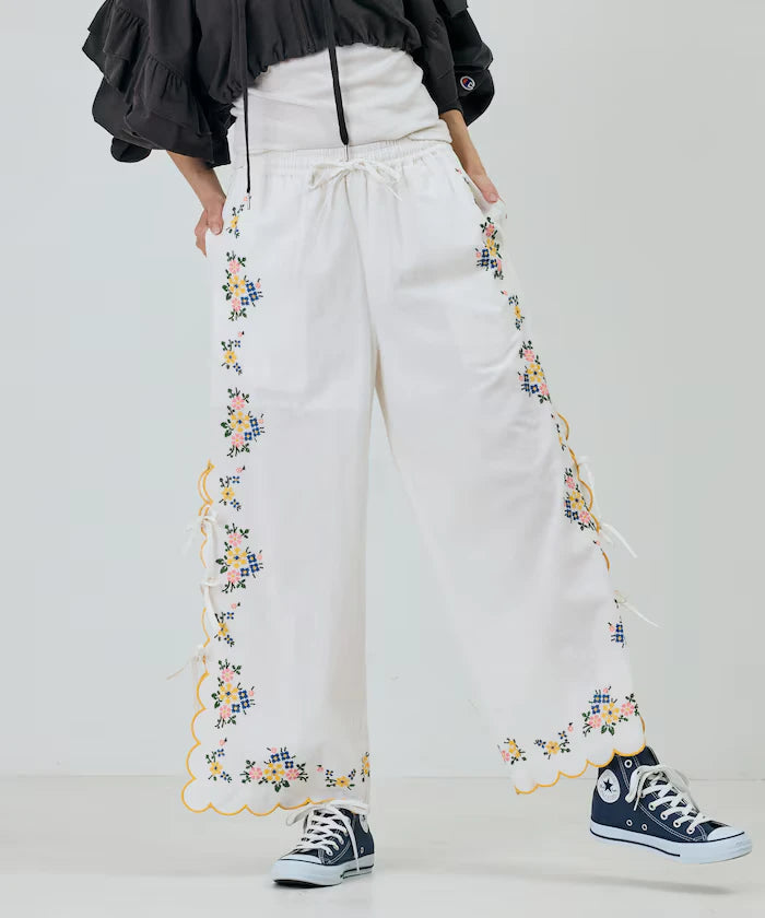 India Scallop Floral Embroidery Pants
