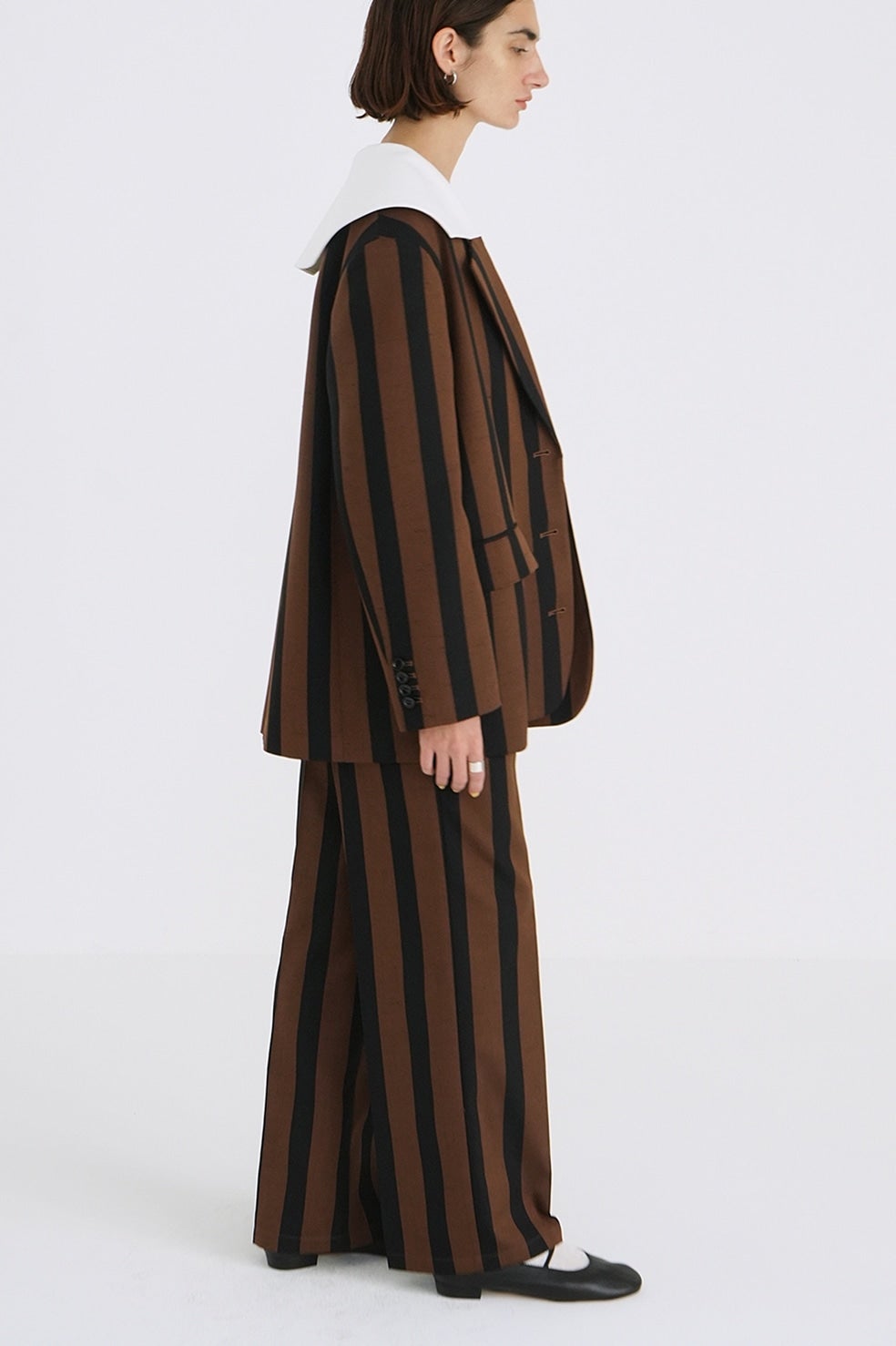 STRIPE CENTER CLEASE STRAIGHT PANTS