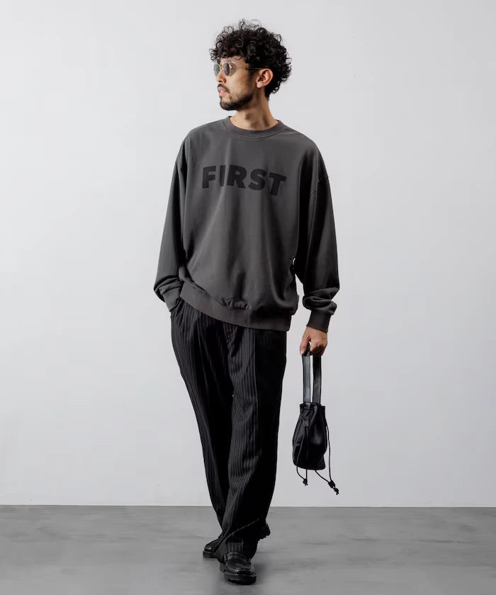 Front Print Crew Neck Sweat FIRST / Relaxed Fit
