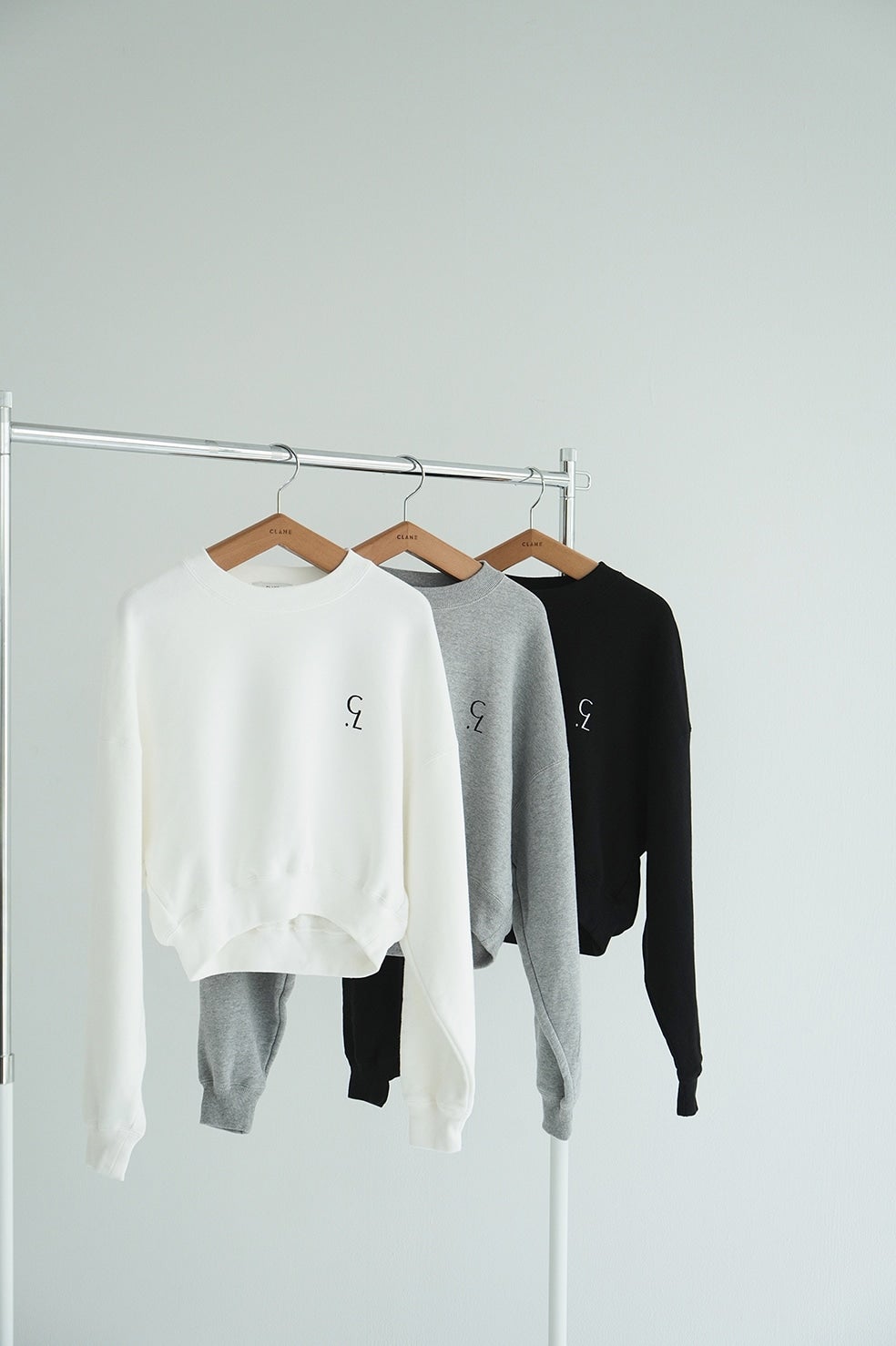 LOGO SHORT SWEAT TOPS