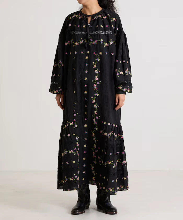 Dobby Floral Embroidery x Lace Dress