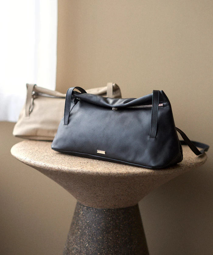 Leather Flap Shoulder Bag / Cowhide / Water-Repellent Leather