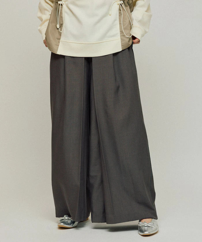 Front Tuck Wide Slack Pants / Loose Silhouette