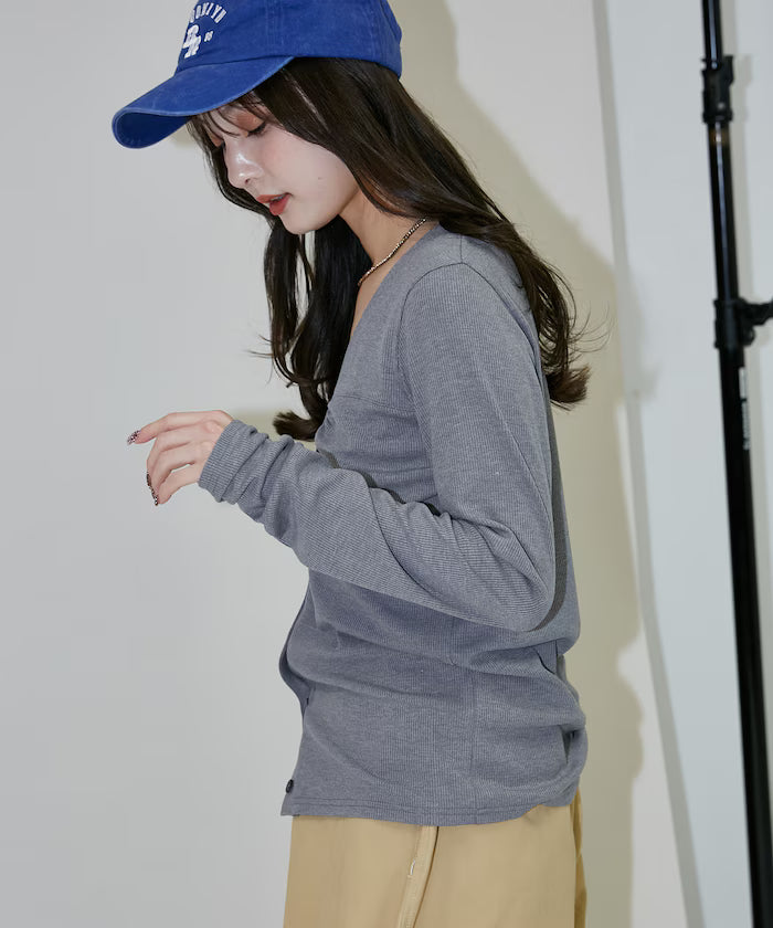 Layered-style V-neck cardigan limited edition