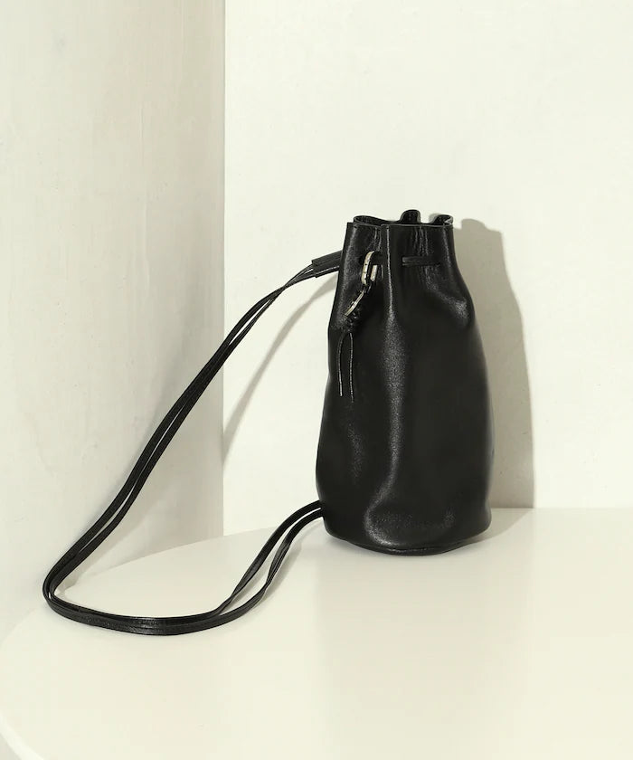 Leather Drawstring Shoulder Bag / Cowhide / Water-Repellent Leather