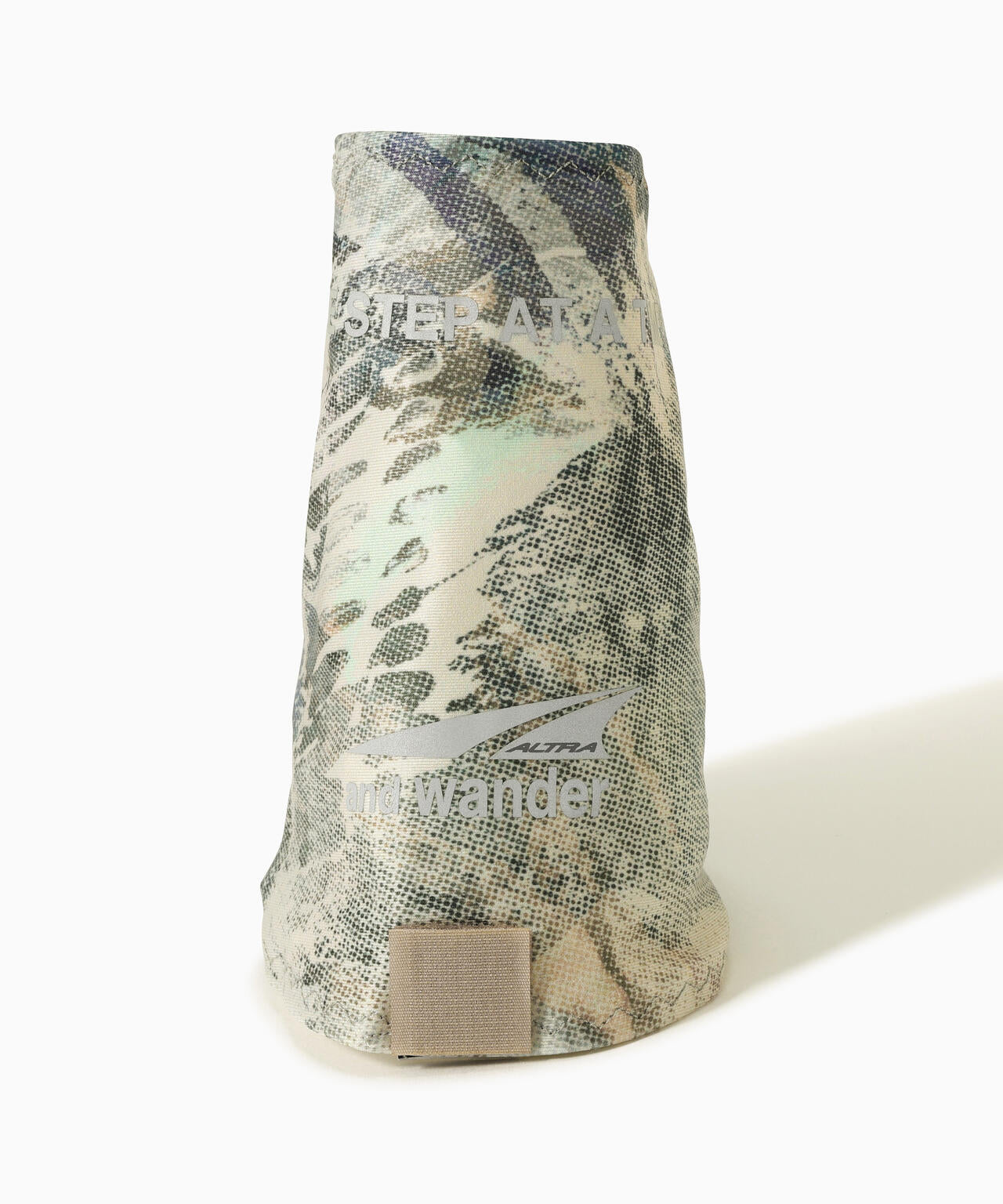 Altra × and wander  graphic trail gaiter