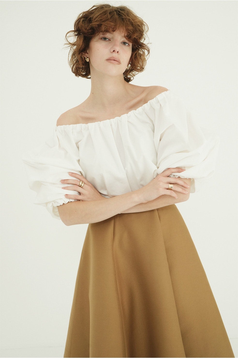 VOLUME SLEEVE CROPPED BLOUSE