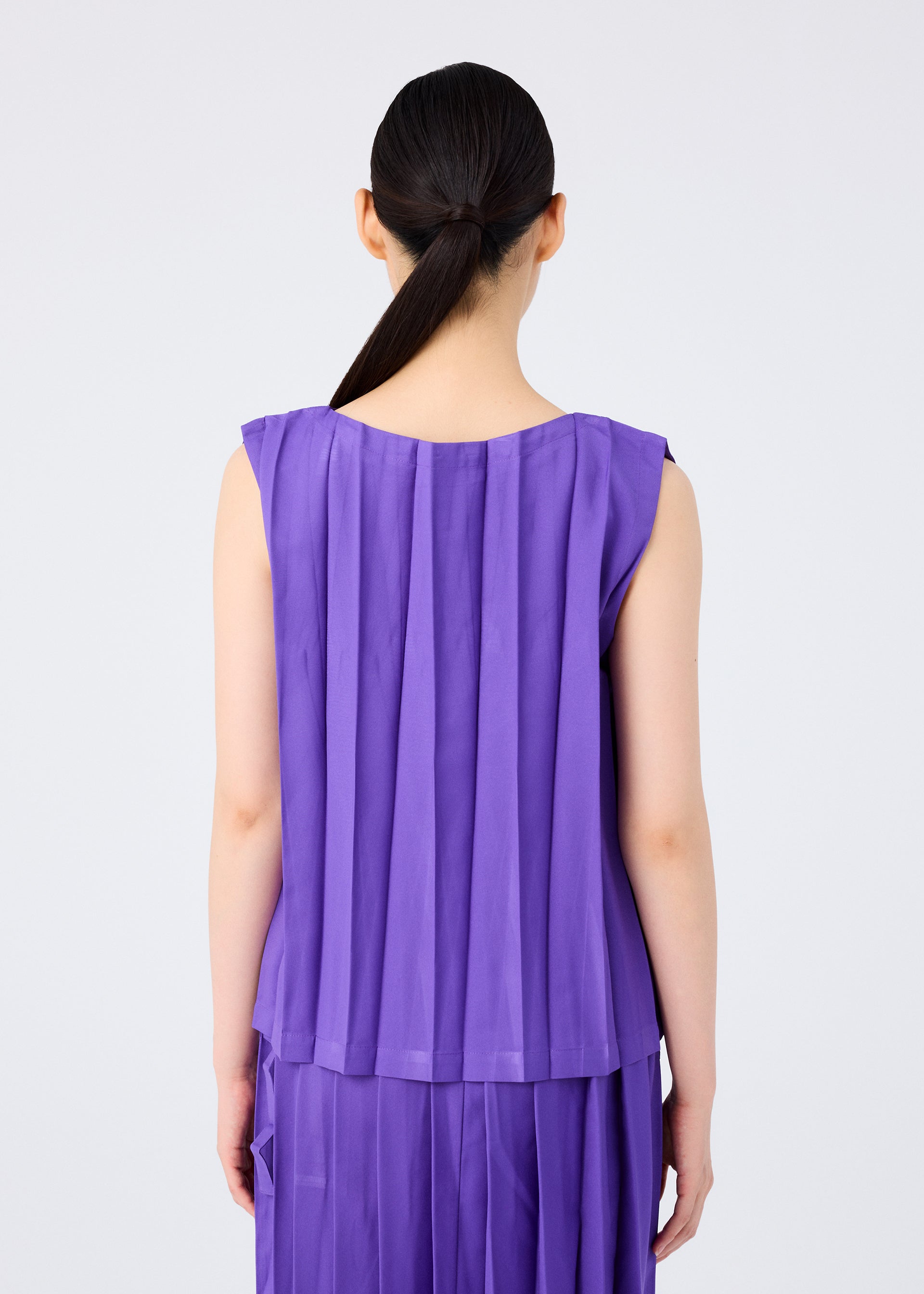 Cross Pleats