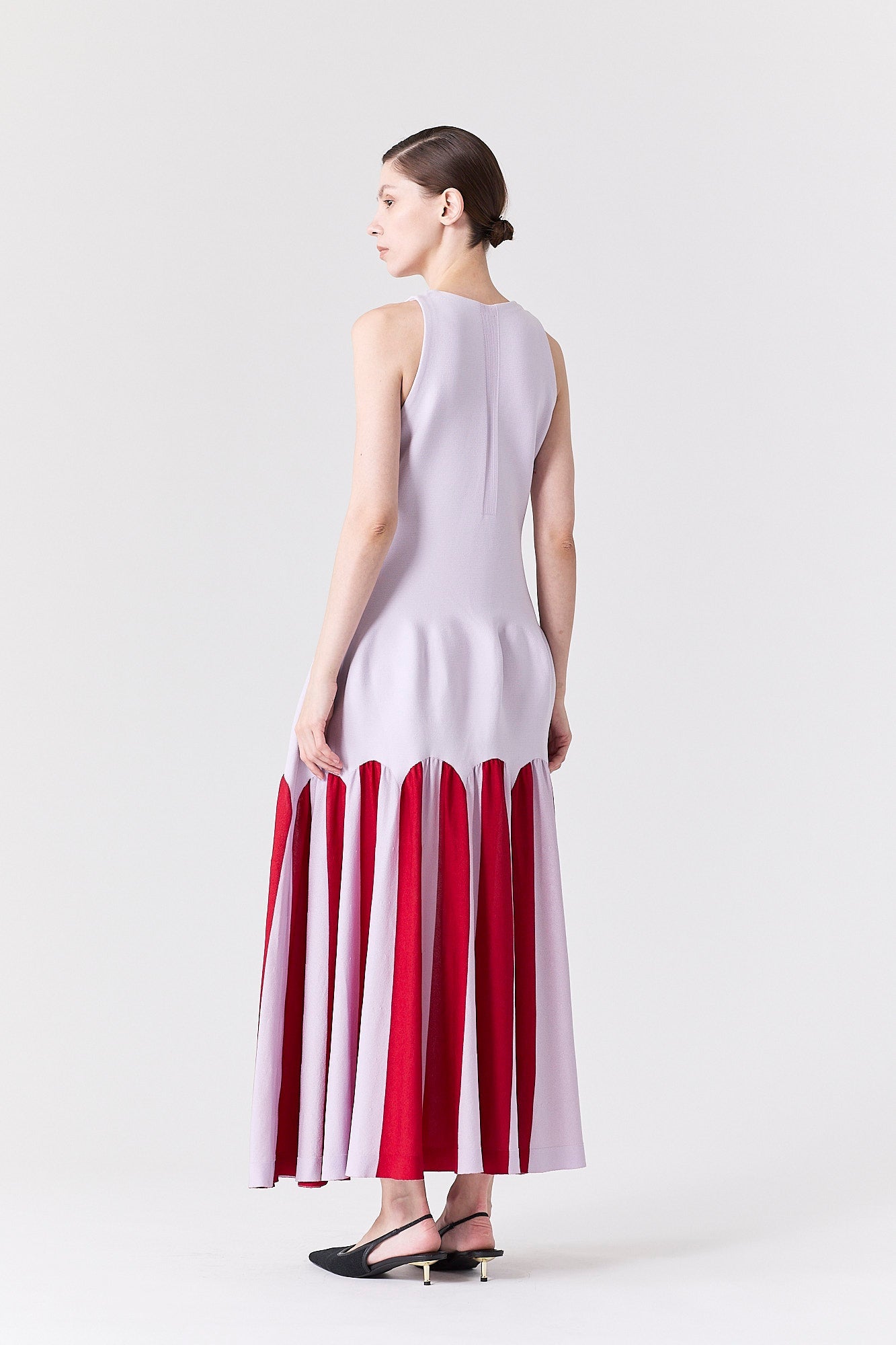 ARCHED SLEEVELESS DRESS