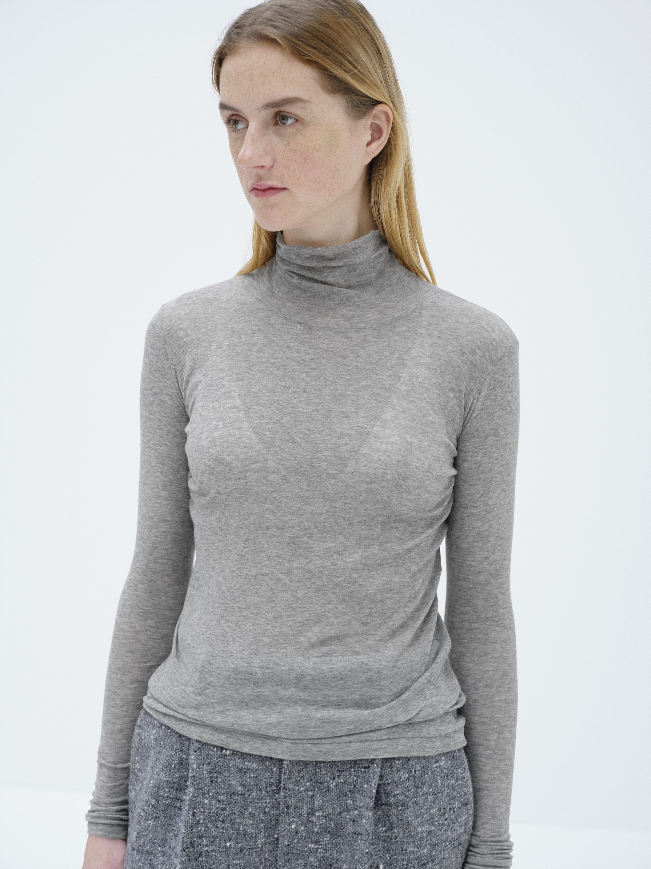 SUPER HIGH GAUGE SHEER RIB TURTLE NECK L/S TEE