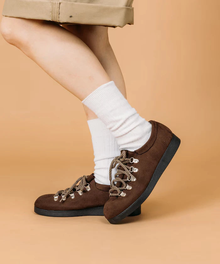Low-Cut Mountain Design Sneakers