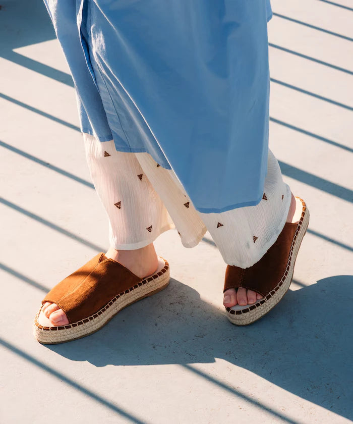 Espadrille-style sandals [36-38 size range]