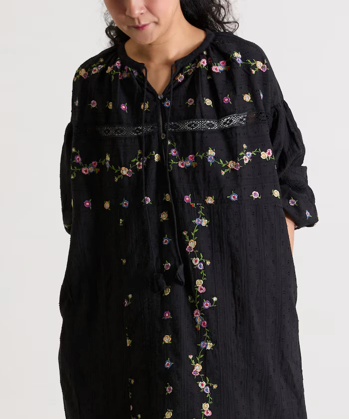 Dobby Floral Embroidery x Lace Dress