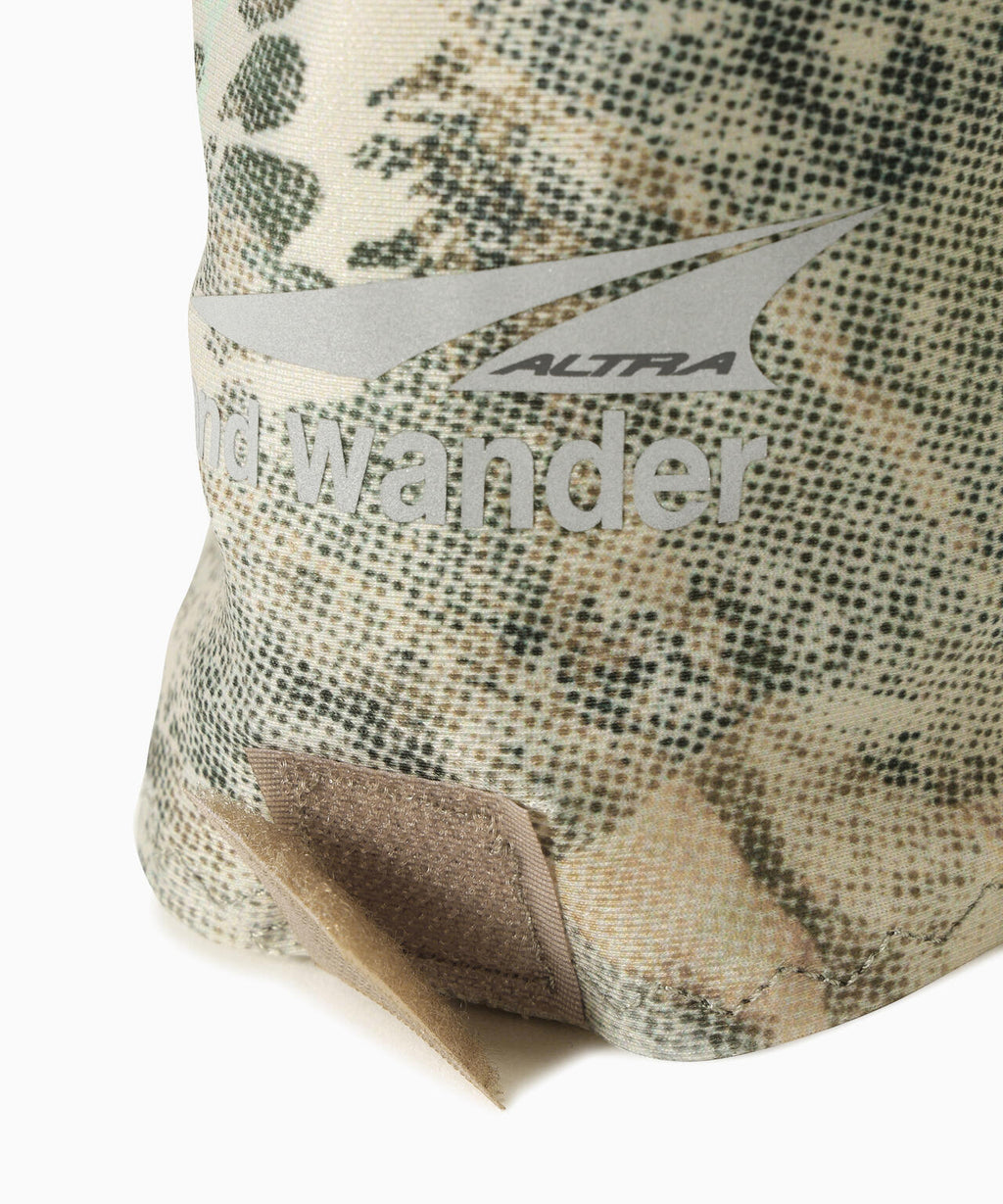 Altra × and wander  graphic trail gaiter