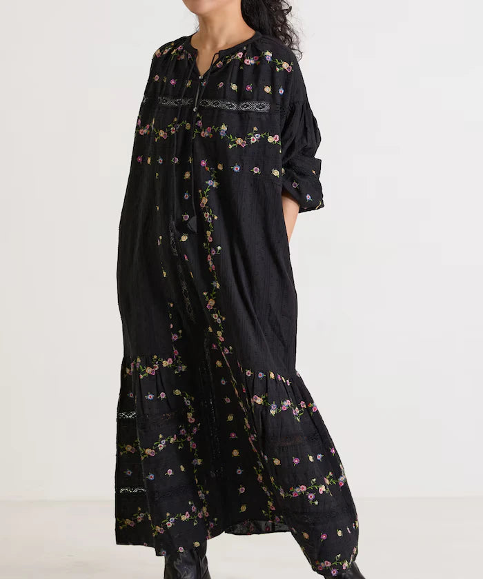 Dobby Floral Embroidery x Lace Dress