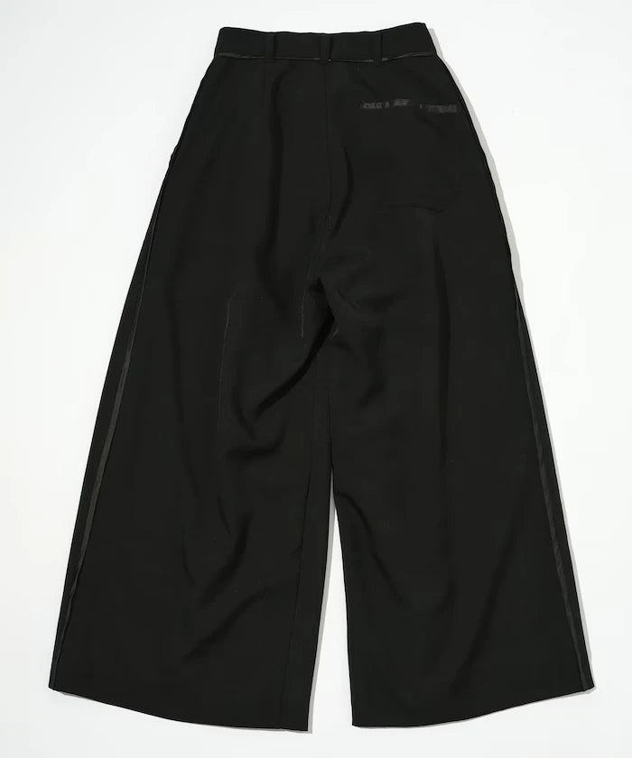 Front Tuck Wide Slack Pants / Loose Silhouette
