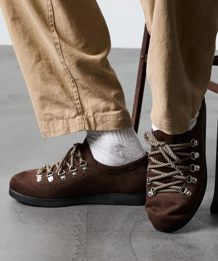 Low-Cut Mountain Design Sneakers