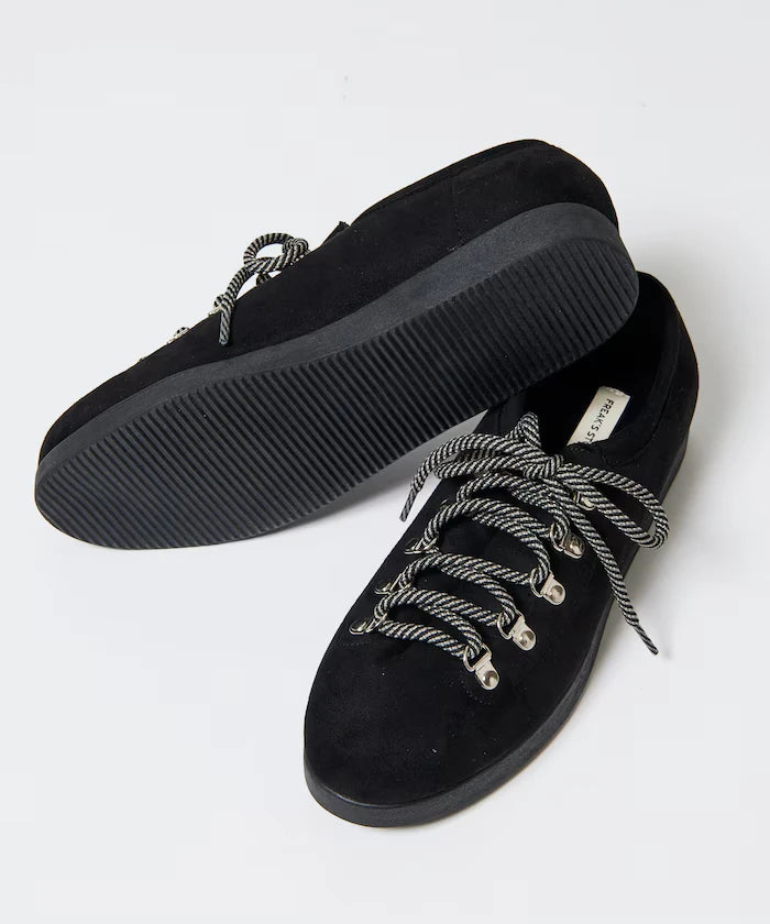 Low-Cut Mountain Design Sneakers