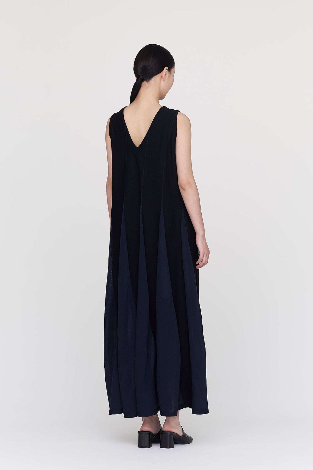 BAMBOO CONIC SLEEVELESS DRESS