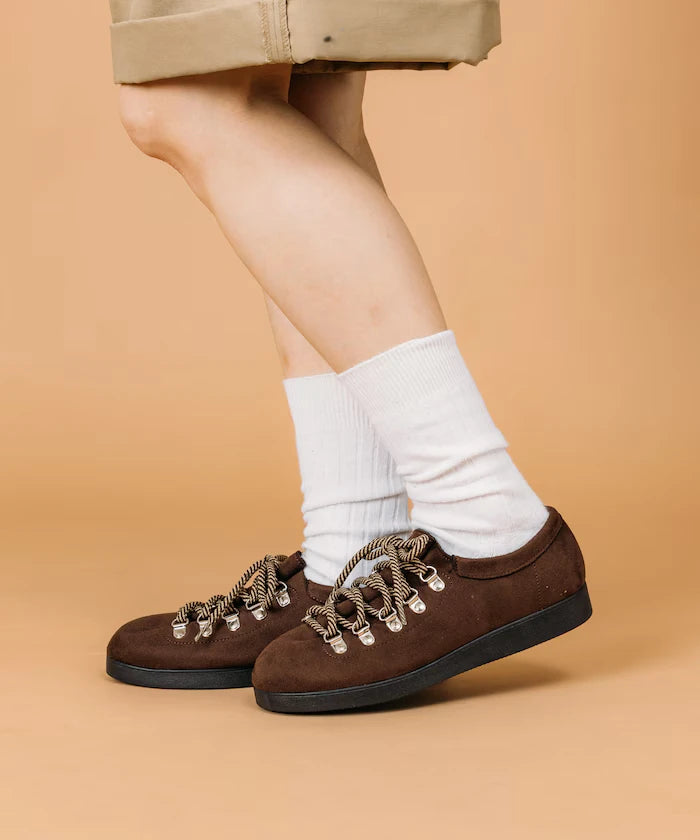 Low-Cut Mountain Design Sneakers