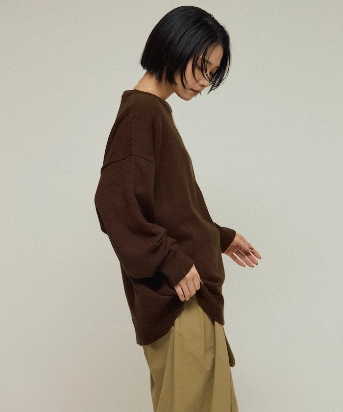 Sweat-like Lettered Knit / Jacquard Knit