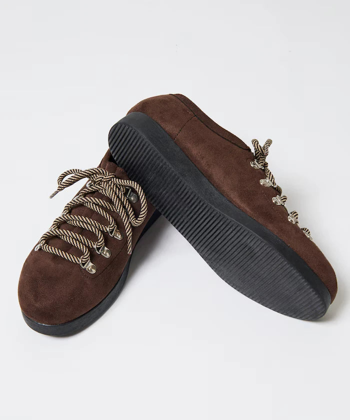 Low-Cut Mountain Design Sneakers