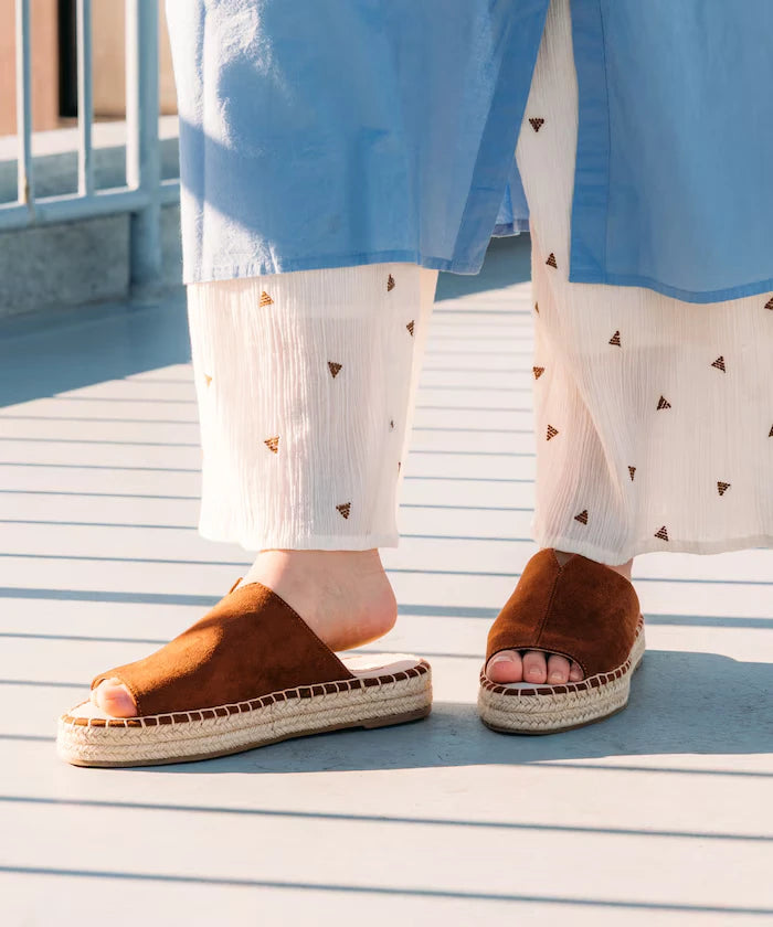 Espadrille-style sandals [36-38 size range]