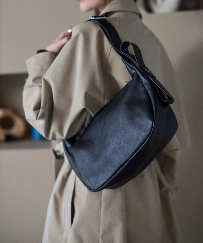 Leather Half Moon Shoulder Bag / Cowhide / Water-Repellent Leather
