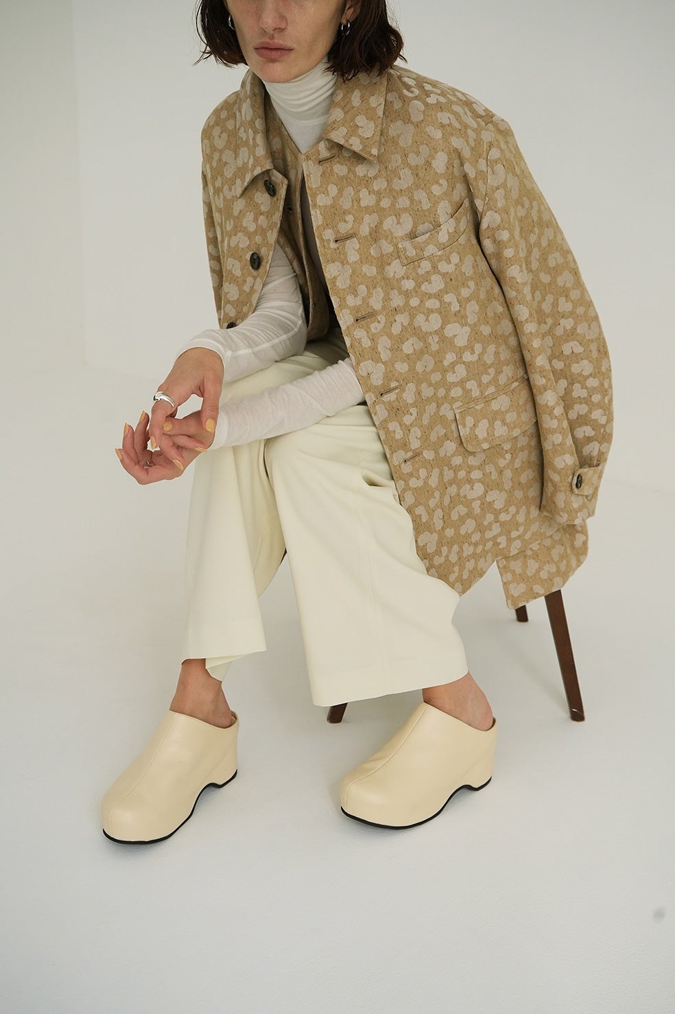 PLATFORM CLOGS